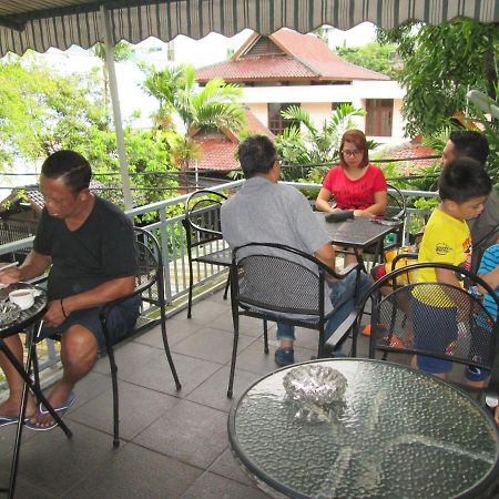 Bamboo Inn Hotel & Cafe Jakarta Exterior foto